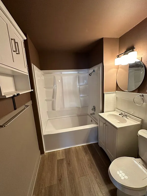 2 bed, 1.0 bath, 1050 sqft, $1,500 — Photo 2