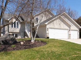 4398 Chestnut Ln NE, Prior Lake, MN 55372