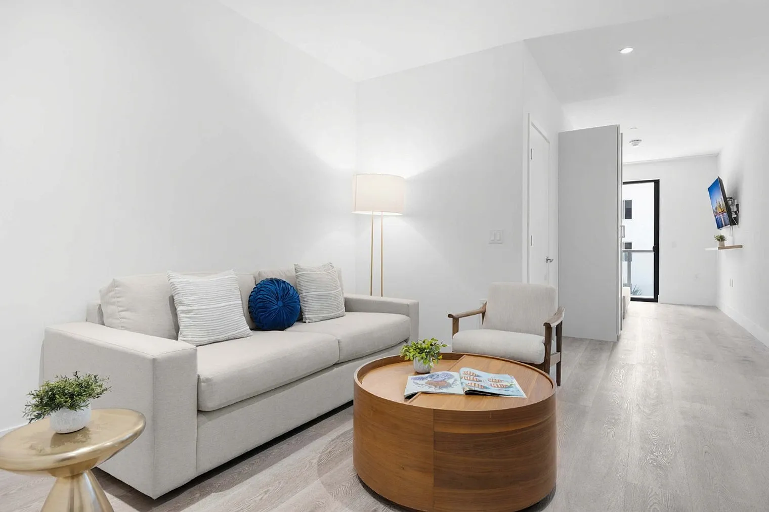 Studio, 1.0 bath, 409 sqft, $2,598 — Photo 3