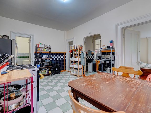 4th image of 295 Humphrey St #297