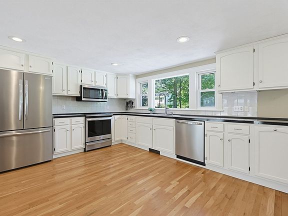 3rd image of 6 Spring St