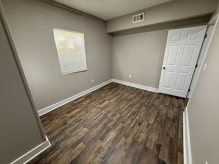 741 E Trigg Ave — Photo 11