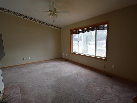 5th image of 2733 6th Ave E