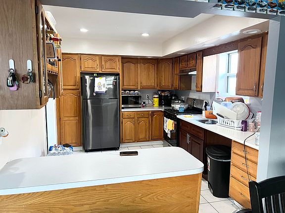 4th image of 304 51st St