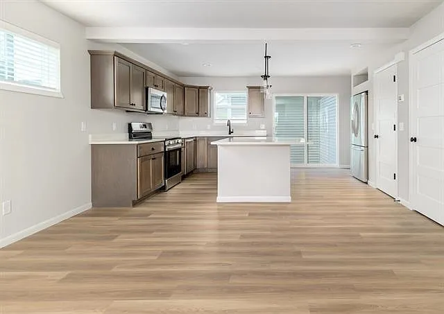 3 bed, 2.5 bath, 1480 sqft, $2,700 — Photo 4