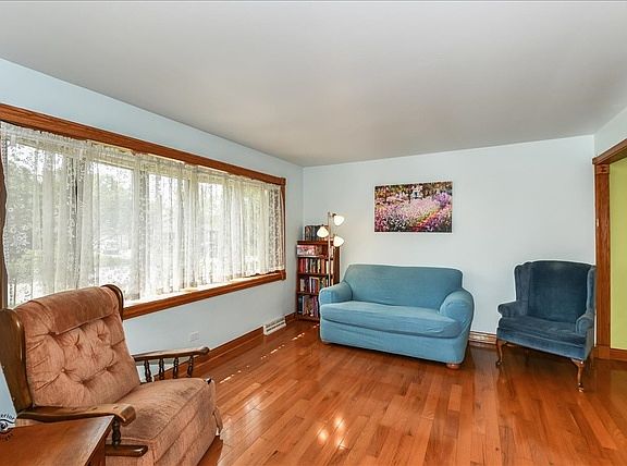 3rd image of 7702 167th St