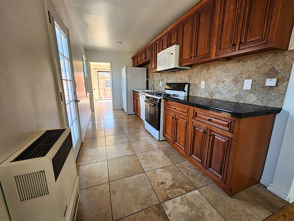 Lots of kitchen cabinets