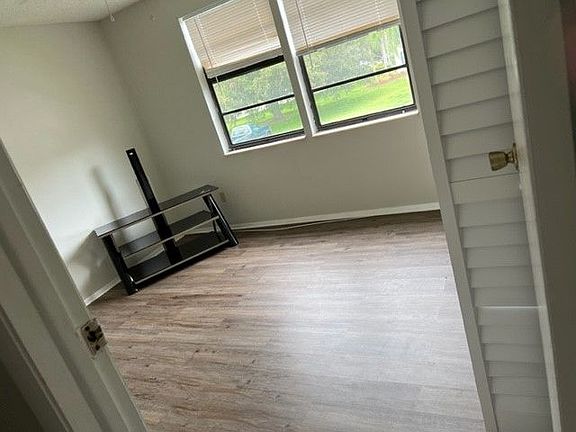 4th image of 127 Camphor Cir APT D