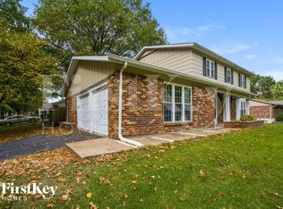 5511 Fireleaf Dr, Saint Louis, MO 63129