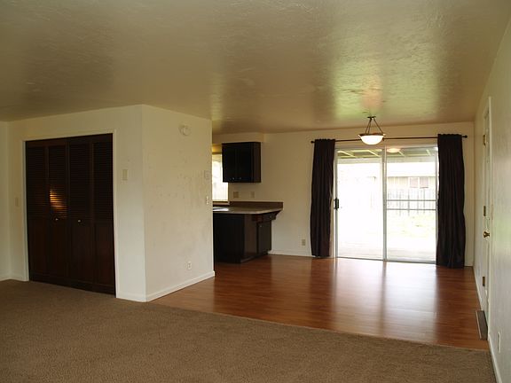 Dining room with door to covered deck