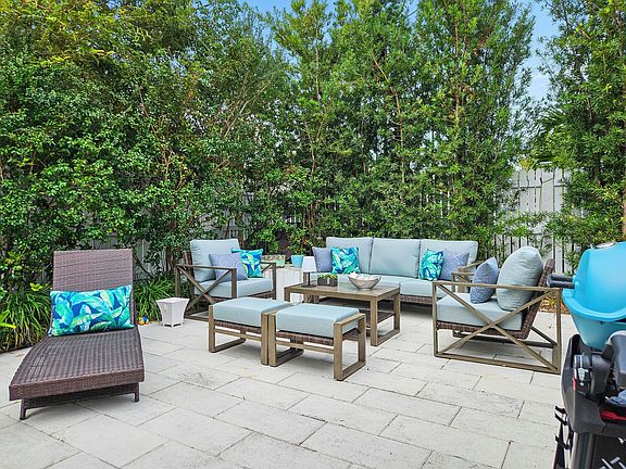 3rd image of 1503 Johnson St