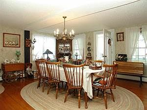 4th image of 20 Dyer Ln