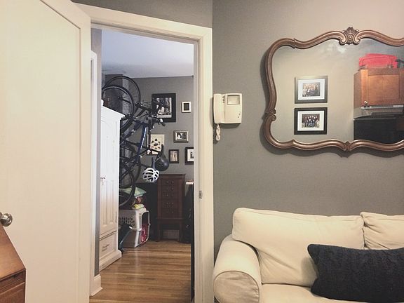 5th image of 30 W 70th St APT 1E