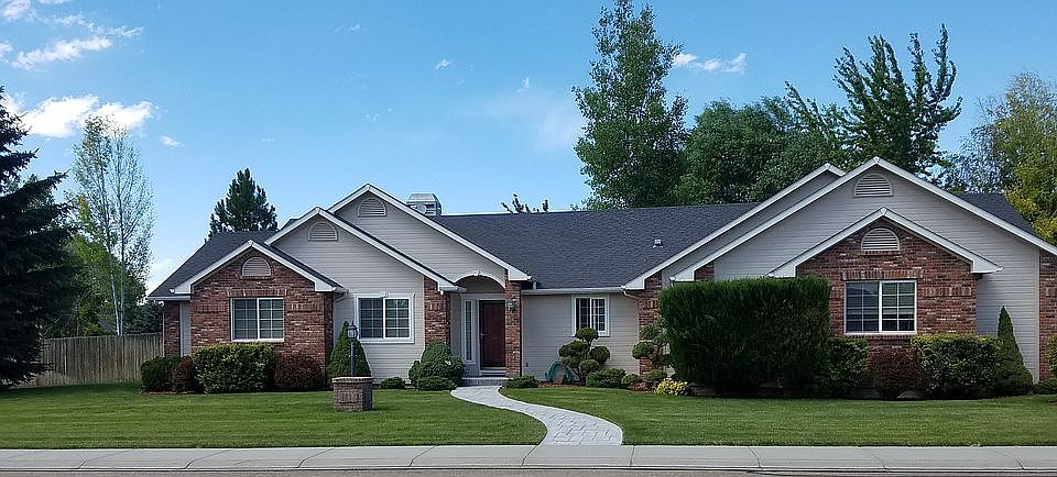 3 Bdrm 2.5 Bath on .49 ac