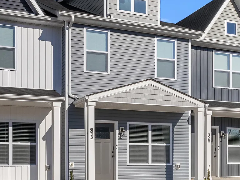 323 S Ridge Trl — Photo 2