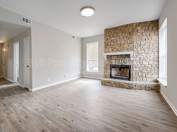 3rd image of 301 Benton Blvd APT 5