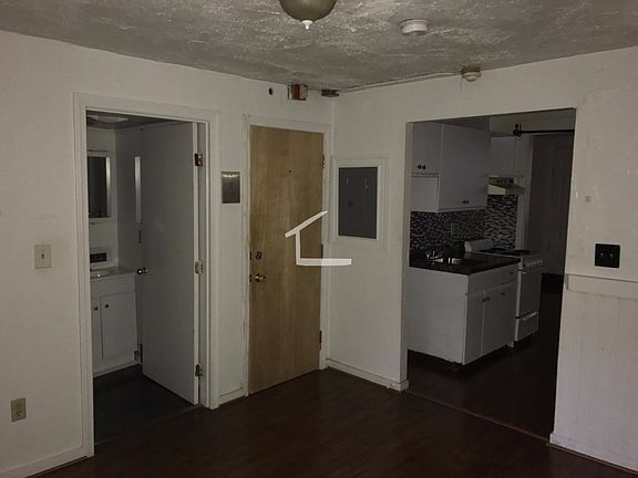 4th image of 34 Cunard St #100C