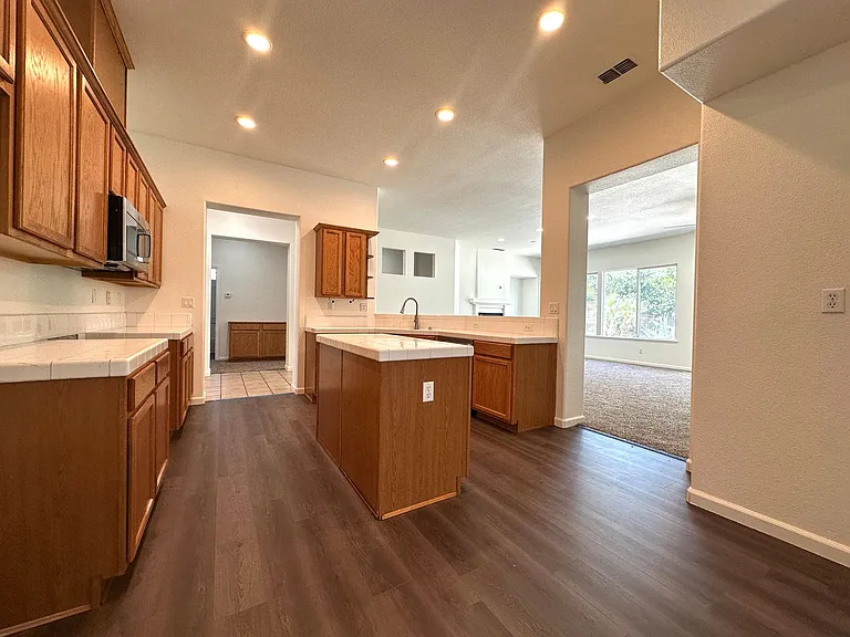 3545 Laguna Ct — Photo 9
