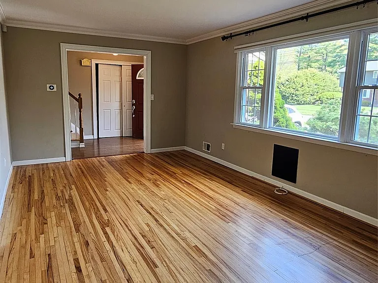72 Schriever Ln — Photo 3