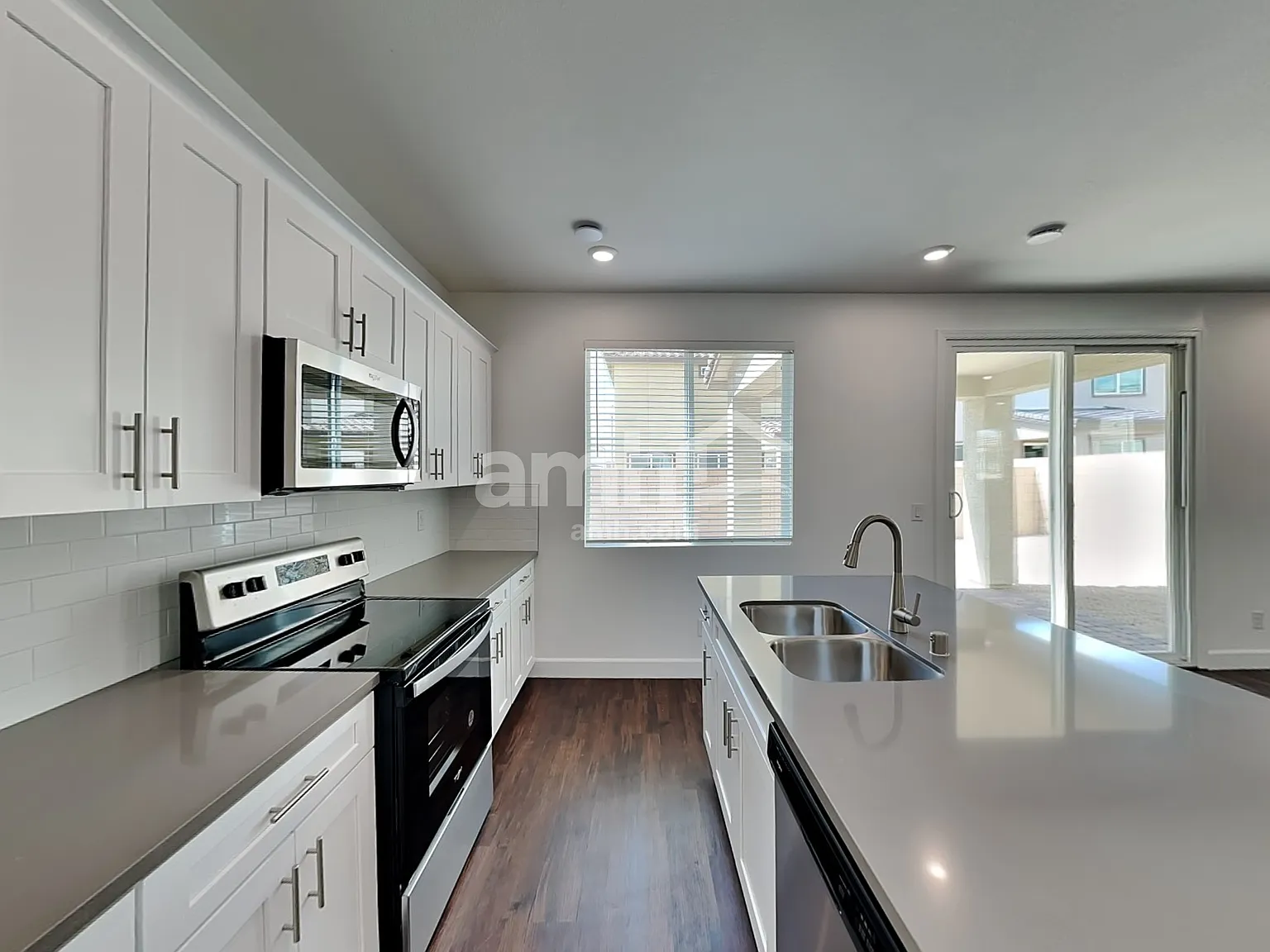 3 bed, 2.5 bath, 1845 sqft, $2,410 — Photo 4