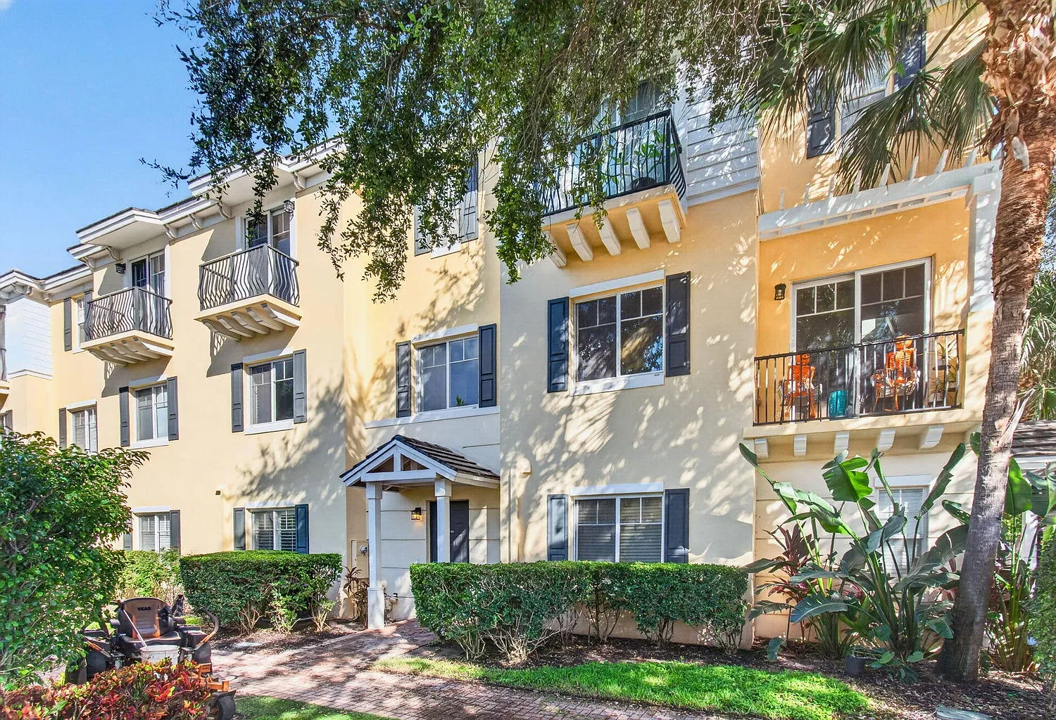 3 bed, 3.5 bath, 2334 sqft, $4,500 — Photo 1