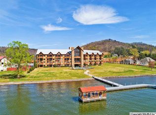 7032 Val Monte Dr, Guntersville, AL 35976