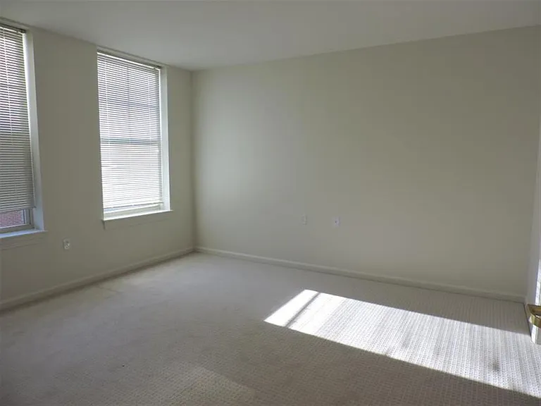 628 Massachusetts Ave — Photo 6