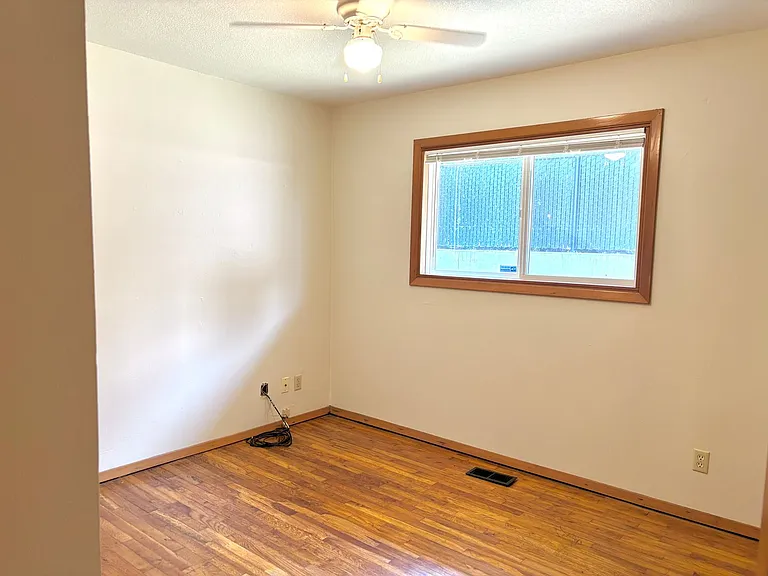 300 Lincoln St — Photo 29