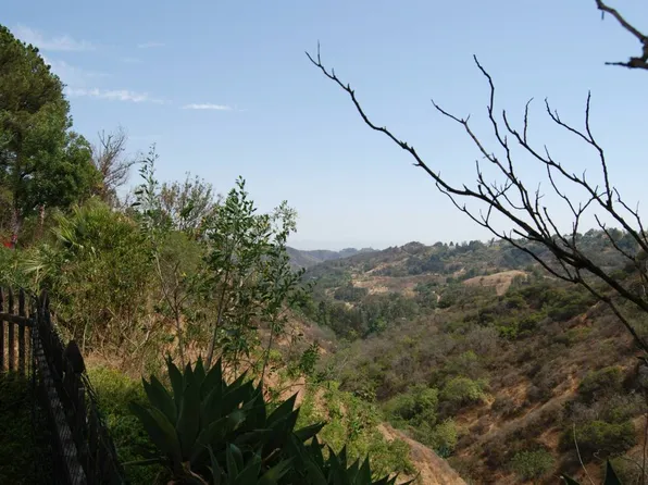 3197 Benedict Canyon Dr, Beverly Hills, CA 90210
