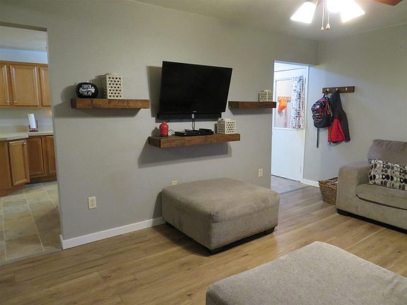 3rd image of 421 N Benton St