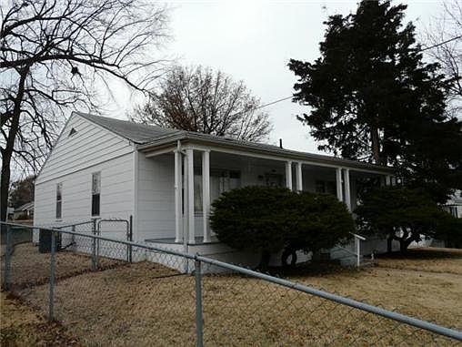 2nd image of 826 N Dodgion Ave