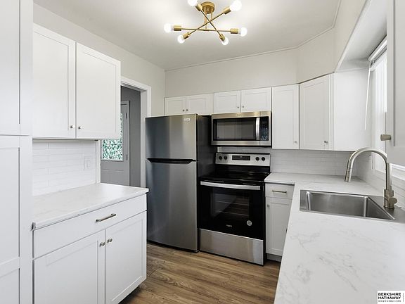 2nd image of 3933 Blondo St