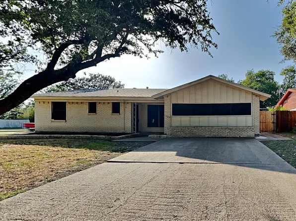 13605 Janwood Ln, Farmers Branch, TX 75234