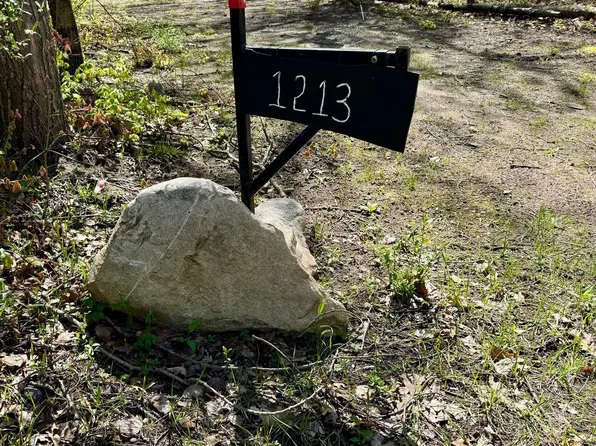 1213 Keweenaw Trl, Houghton Lake, MI 48629