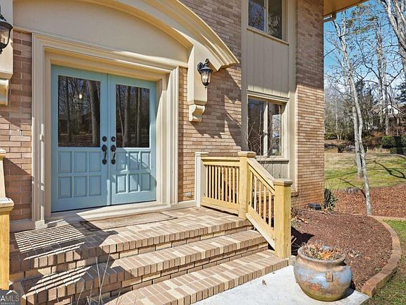 5th image of 3504 Edgewood Cir
