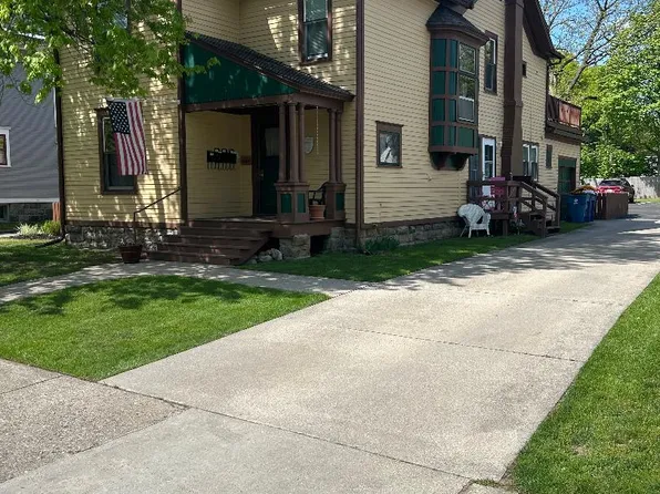 231 College Ave NE APT 1, Grand Rapids, MI 49503