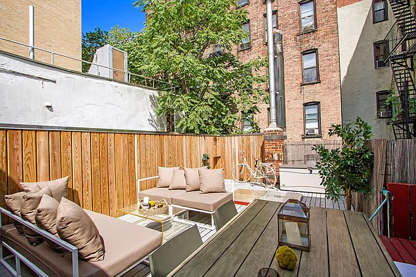 Rented by Compass | media 7