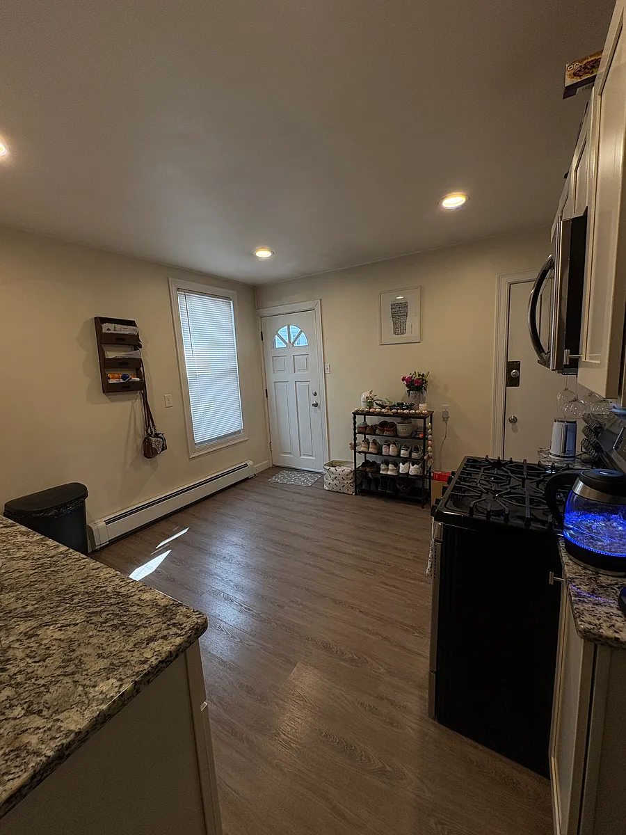 Building Photo - 96 Falcon St #1