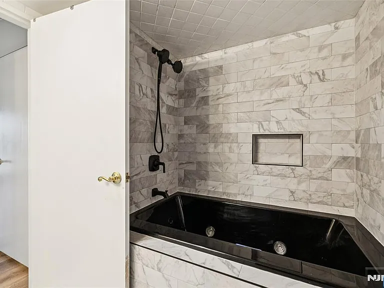 55 Clinton Pl #510 — Photo 21