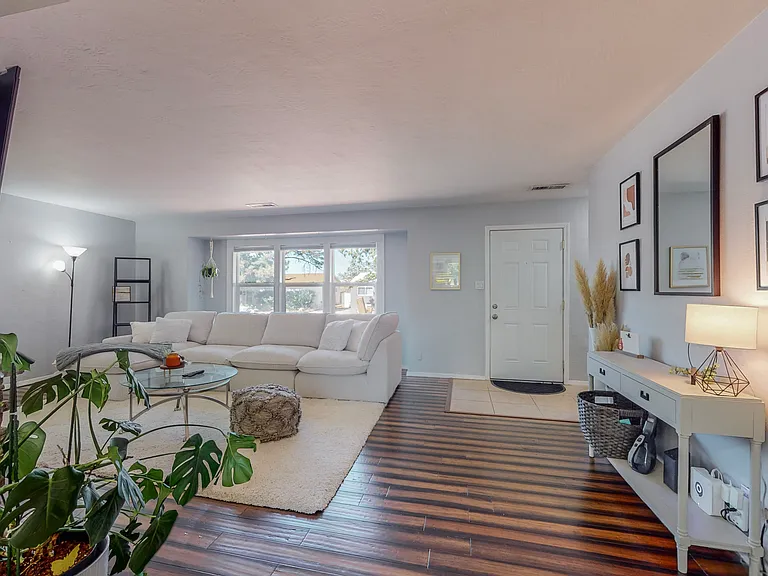 2810 Carolina St NE — Photo 5