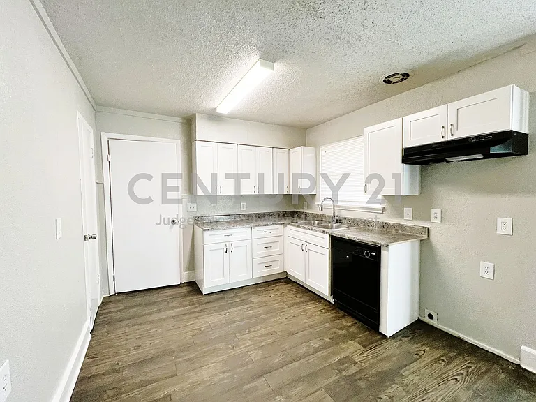 5301 Mansel Ln — Photo 6