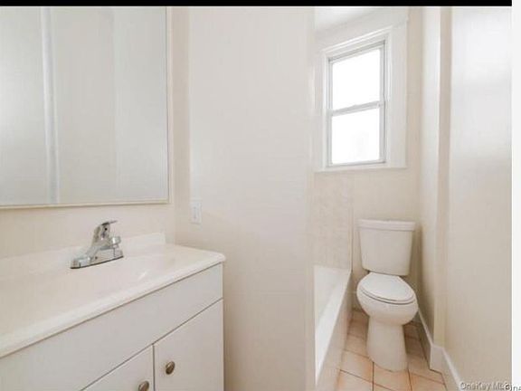 4th image of 959 Van Nest Ave #1
