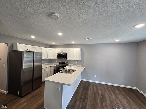 5th image of 323 W Walnut St