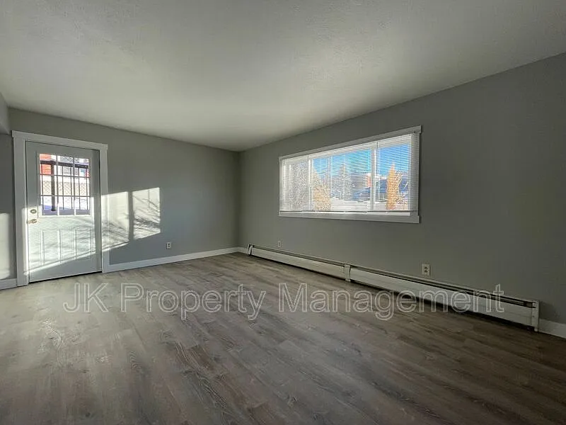 2 bed, 1.0 bath, 900 sqft, $1,025 — Photo 2