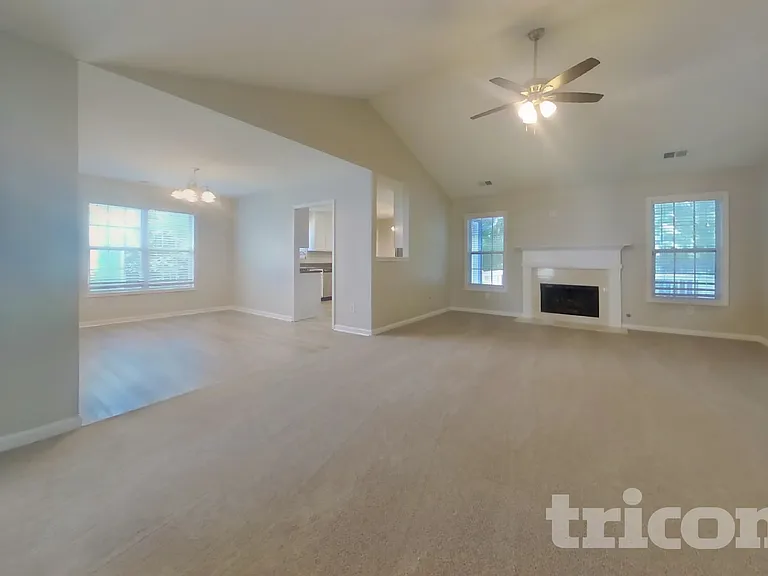 54 Freedom Dr NE — Photo 2