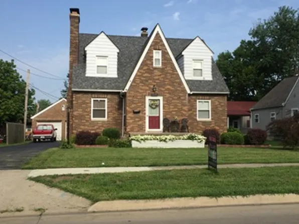 707 N 1st St, Fairfield, IL 62837