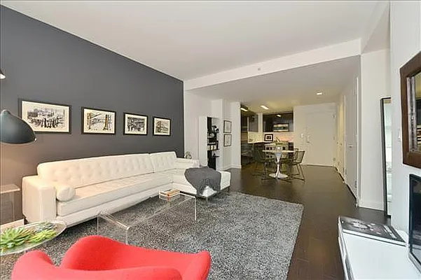 Rented by Addison Property Group | media 27