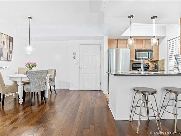2nd image of 2000 N Bayshore Dr APT 609