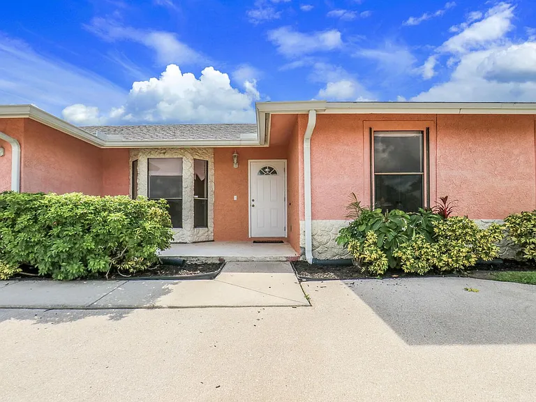 1334 N Mangonia Dr — Photo 4