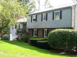28 Mayflower Dr, Wenham, MA 01984